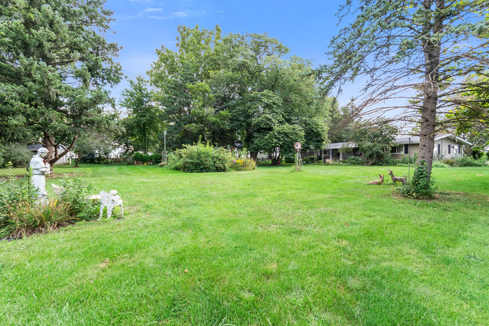 2S810 Bliss Road Batavia, IL 60510 - Photo 4 of 28 a view of a grassy field with trees