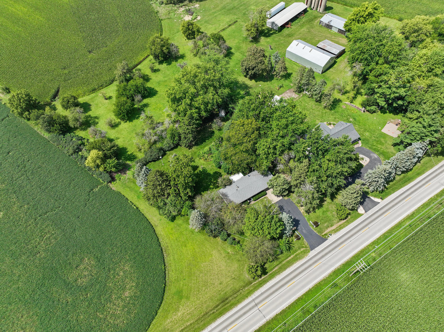 2S810 Bliss Road Batavia, IL 60510 - Photo 10 of 28 a view of a garden with a building