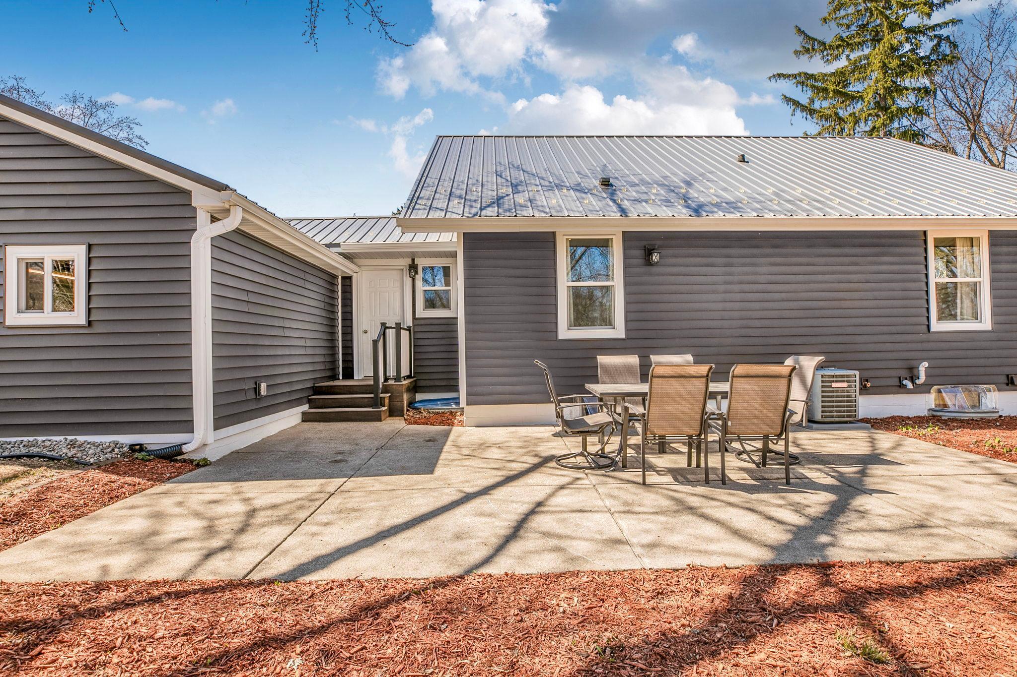 676 State Street North Eden Valley, MN 55329 - Photo 4 of 30