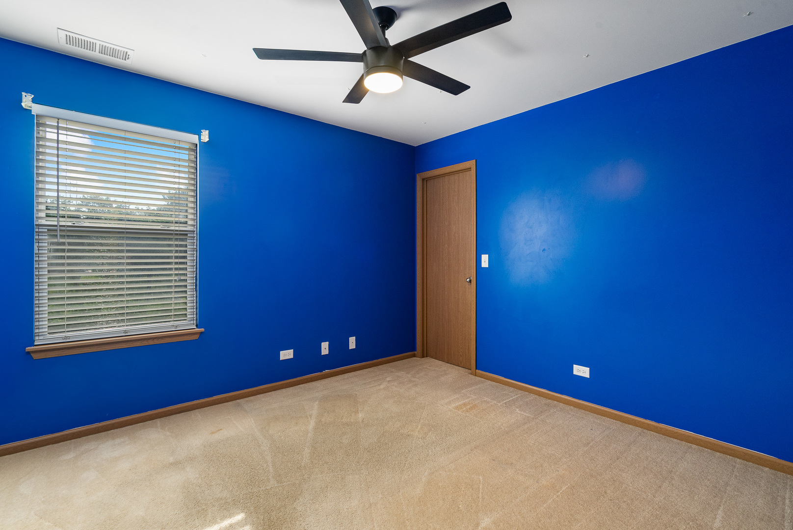 16320 Spring Creek Lane Plainfield, IL 60586 - Photo 23 of 40 a view of a livingroom with a window