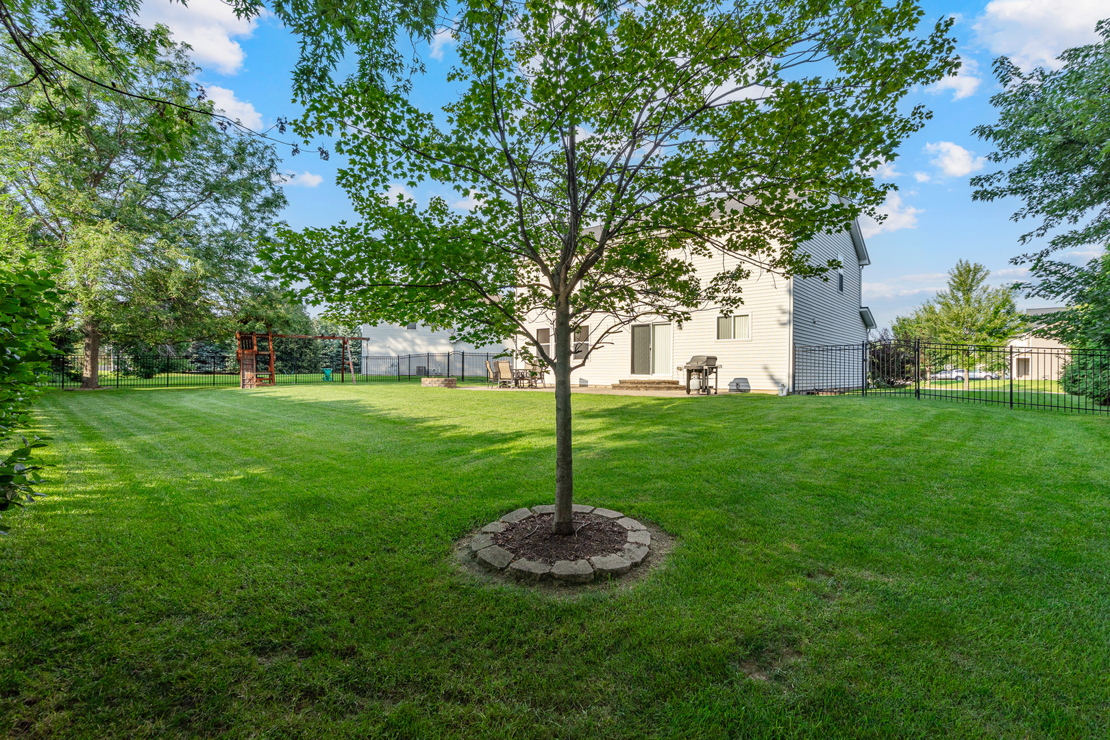 16320 Spring Creek Lane Plainfield, IL 60586 - Photo 25 of 40 a garden with plants and large trees