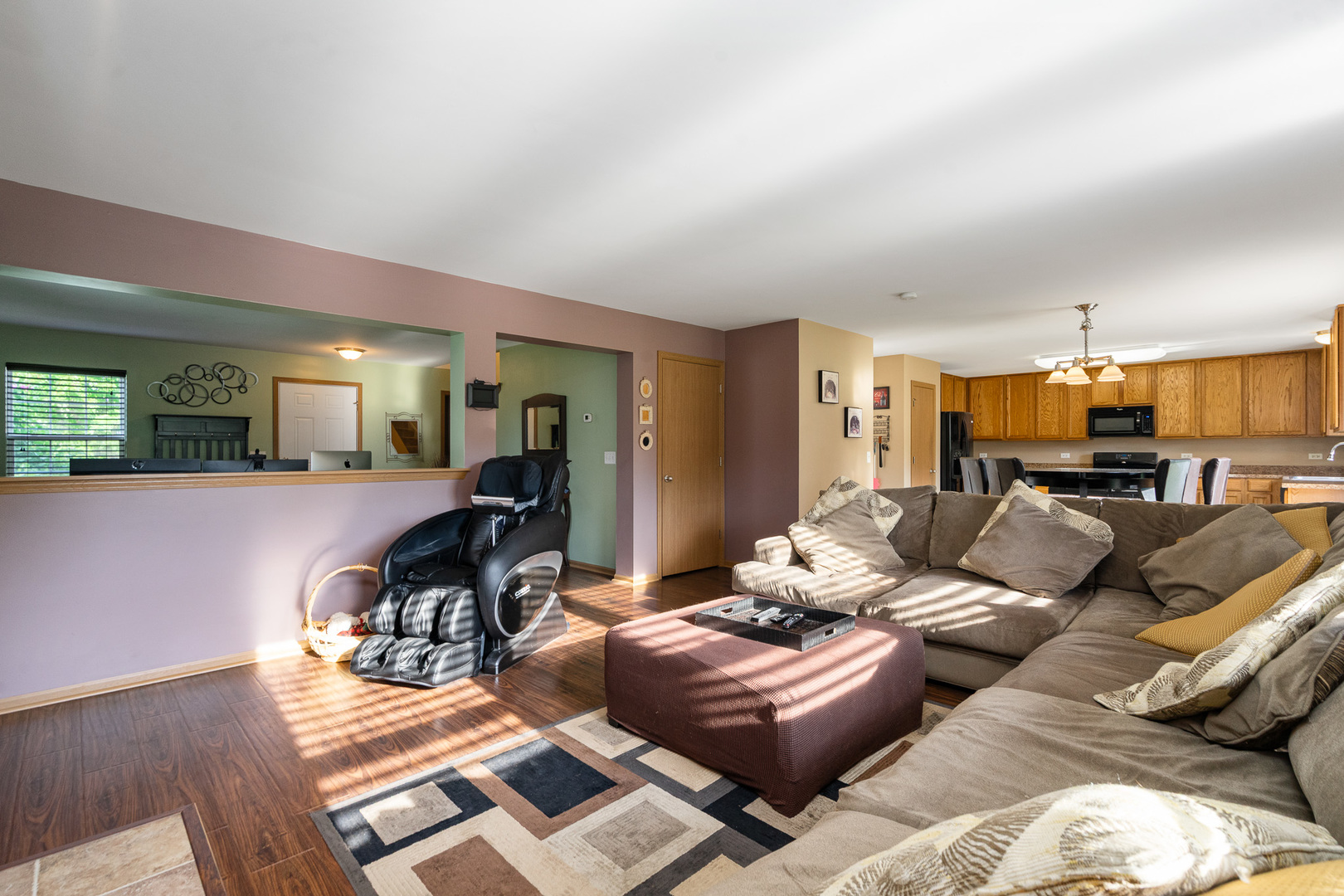 16320 Spring Creek Lane Plainfield, IL 60586 - Photo 7 of 40 a living room with furniture