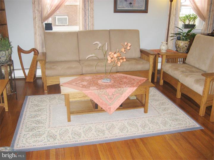 359 Harwicke Road Springfield, PA 19064 - Photo 3 of 24