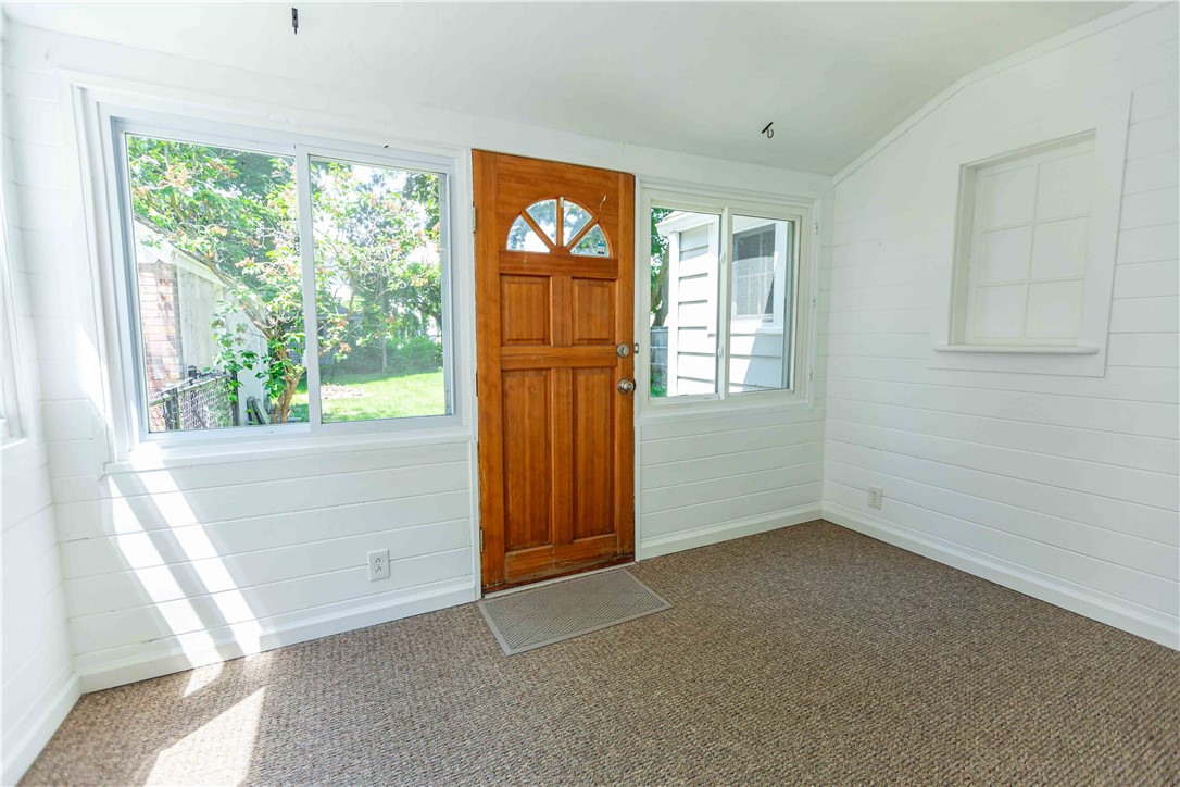 39 Ridgewood Drive Irondequoit, NY 14622 - Photo 13 of 23 3-Season Room leading to backyard