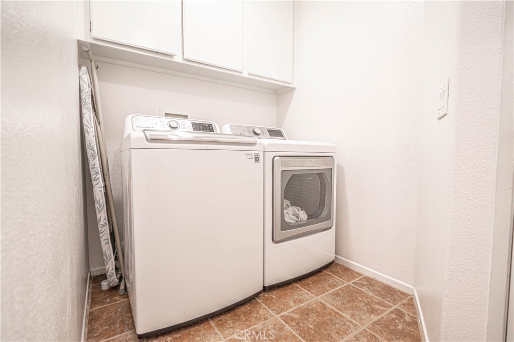 28772 Woodside Drive Saugus, CA 91390 - Photo 15 of 23 a utility room with dryer and washer