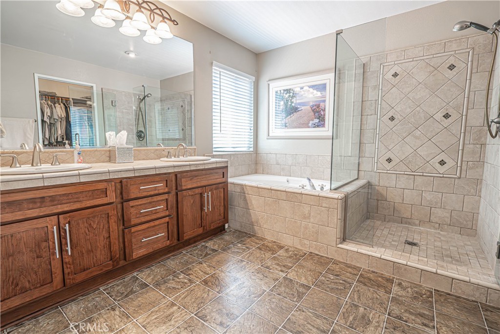 28772 Woodside Drive Saugus, CA 91390 - Photo 17 of 23 a large bathroom with a double vanity sink a mirror and a bathtub