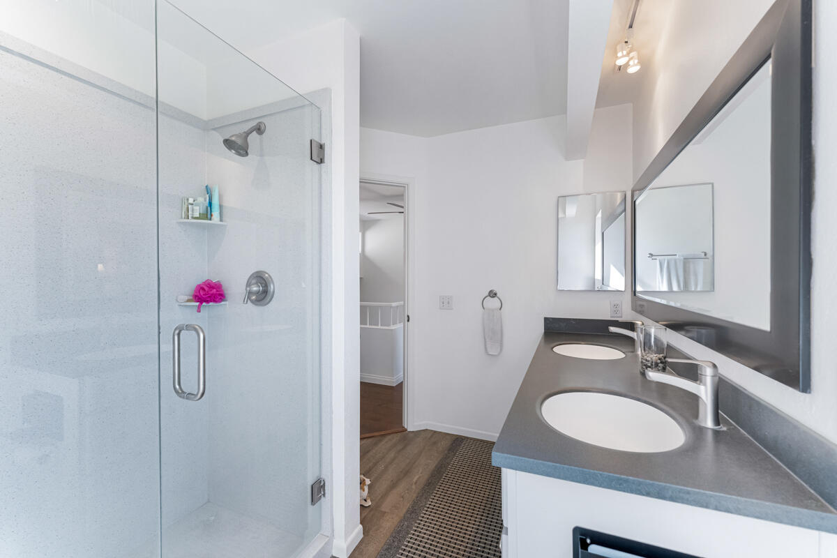4039 Primavera Road, Unit 2 Santa Barbara, CA 93110 - Photo 19 of 24 #19Upstairs Bath2