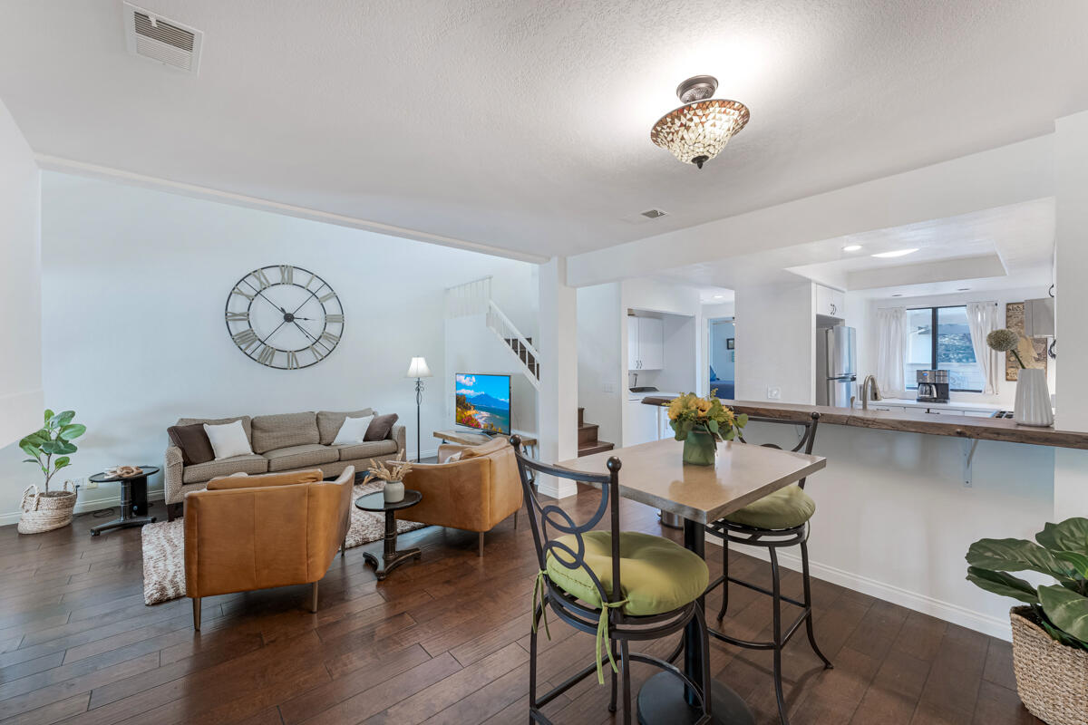 4039 Primavera Road, Unit 2 Santa Barbara, CA 93110 - Photo 3 of 24 #3Dining to Living