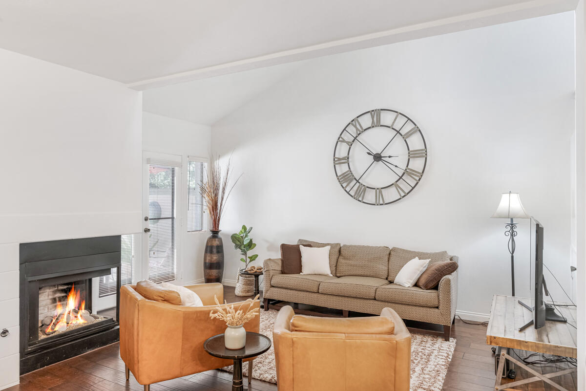 4039 Primavera Road, Unit 2 Santa Barbara, CA 93110 - Photo 5 of 24 #5Living Room3