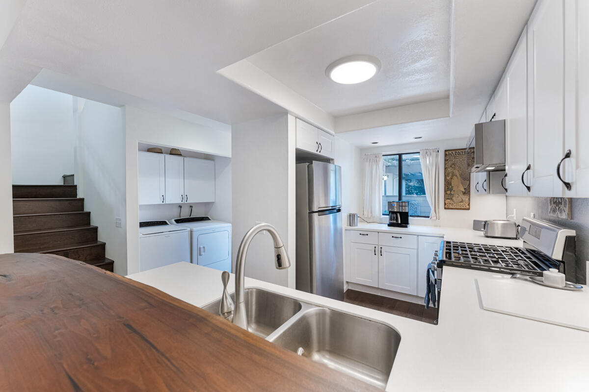 4039 Primavera Road, Unit 2 Santa Barbara, CA 93110 - Photo 8 of 24 #8Kitchen