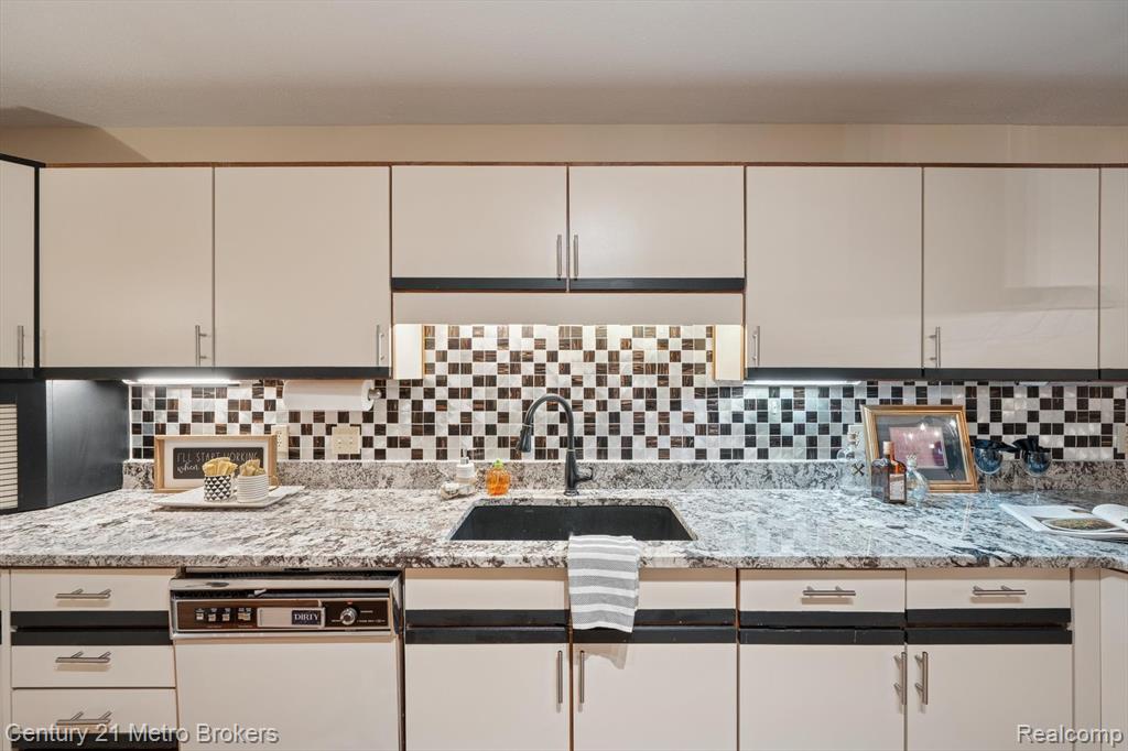 9095 South Saginaw Road, Unit 23 Grand Blanc, MI 48439 - Photo 19 of 54