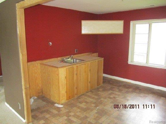 19501 Frazho Road Roseville, MI 48066 - Photo 6 of 9 IMG_3604-mfsopt