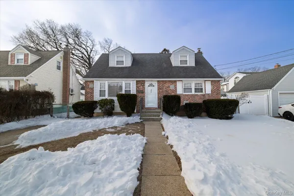 $3,500 | 580 Georgia Street, Hempstead, NY 11550