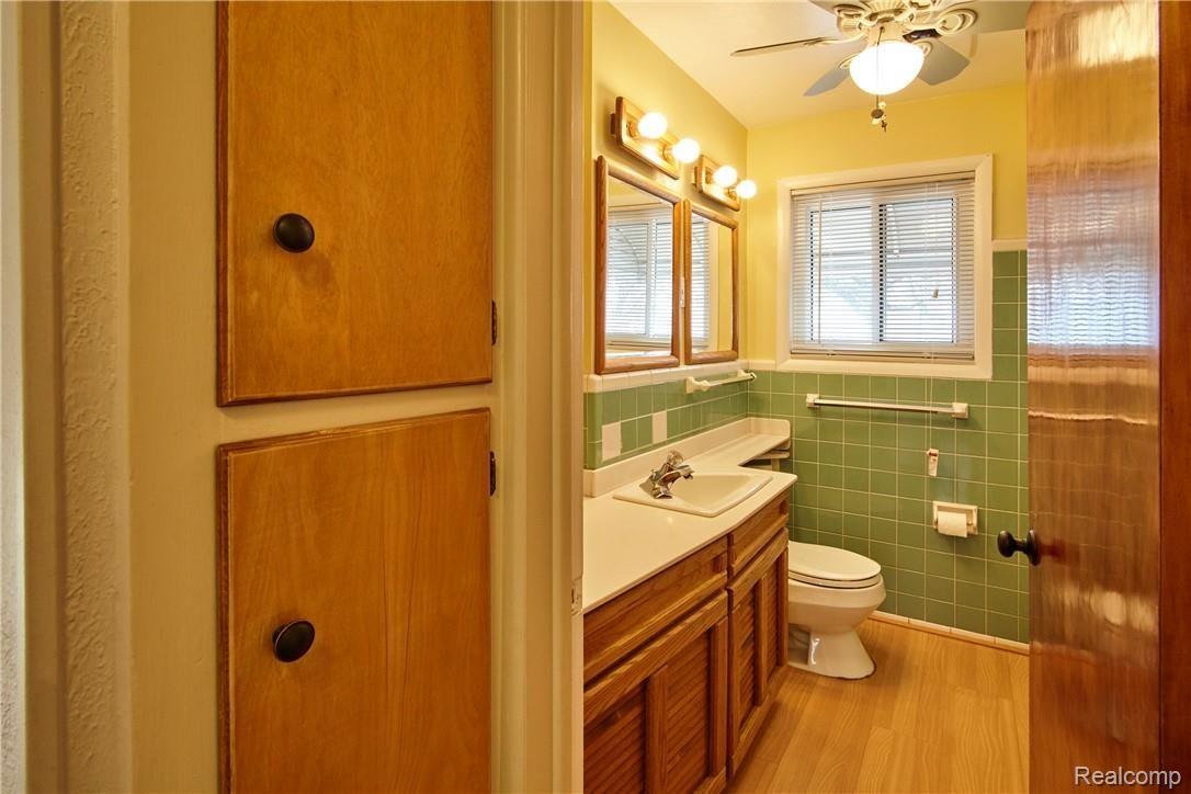 3504 West Webster Road Royal Oak, MI 48073 - Photo 10 of 44 Bathroom View 1
