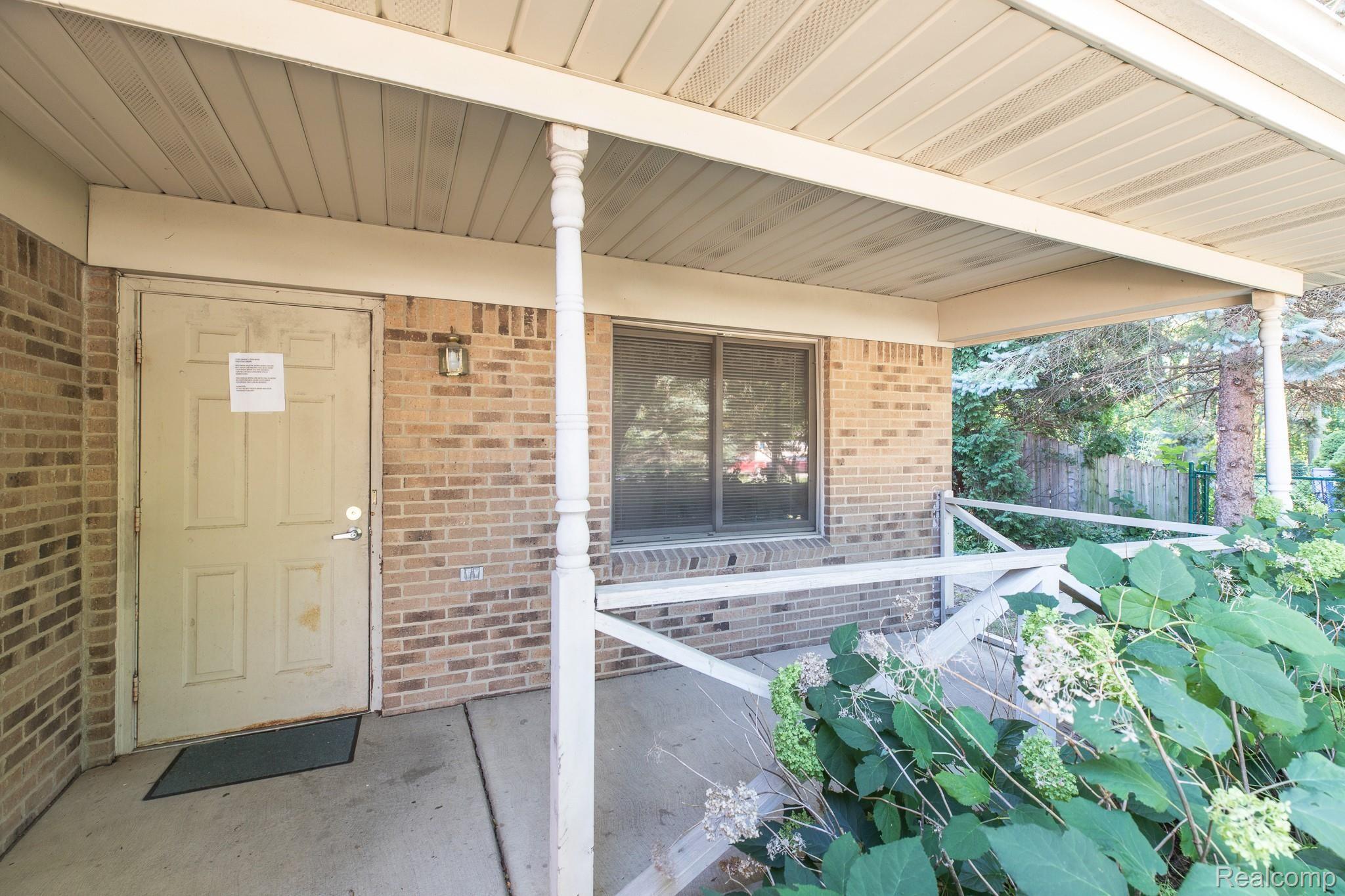 433 Buckingham Road Canton, MI 48188 - Photo 6 of 34 433Buckingham-27.jpg
