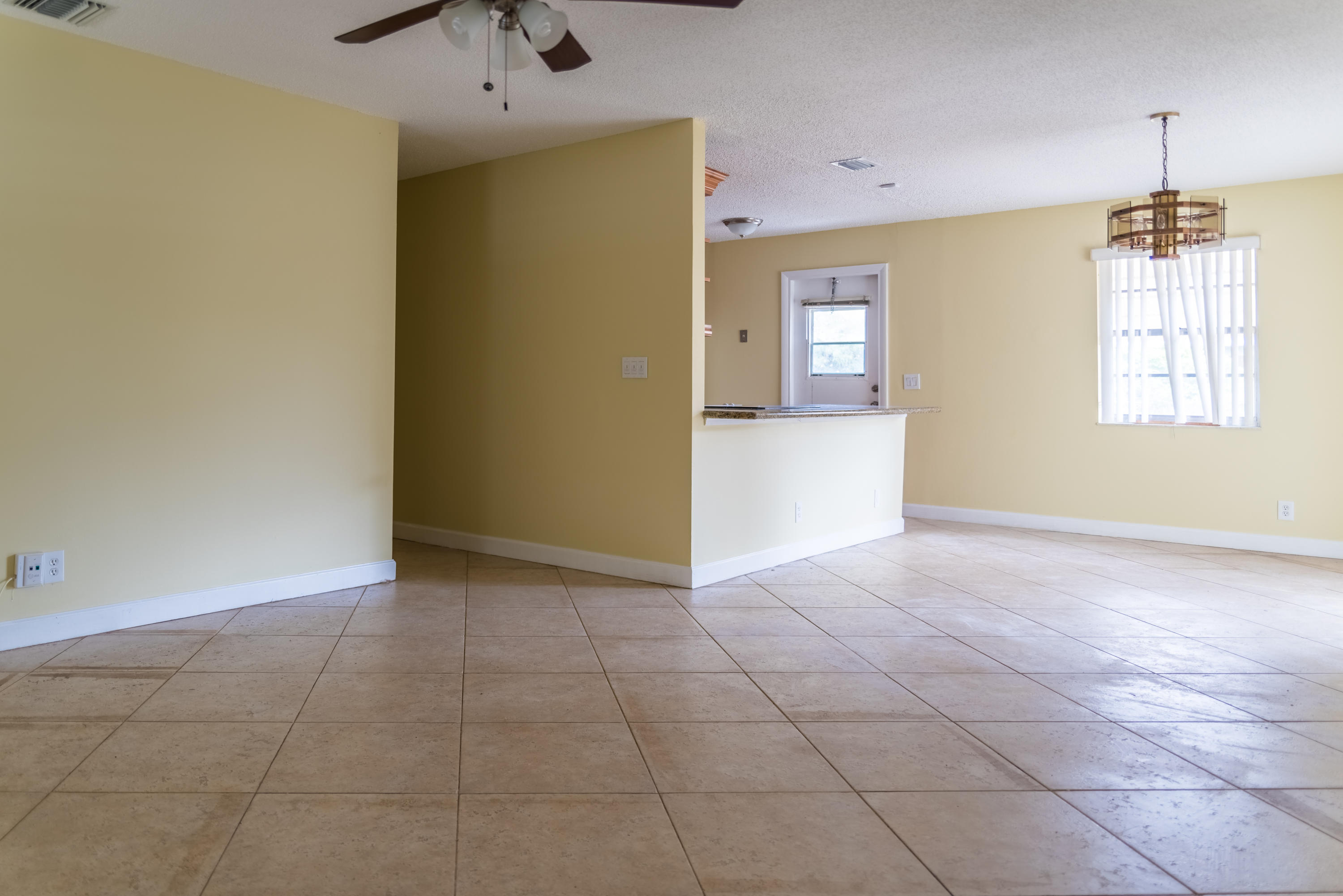 3210 Riley Avenue Palm Springs, FL 33461 - Photo 4 of 19 _DSC0019-HDR