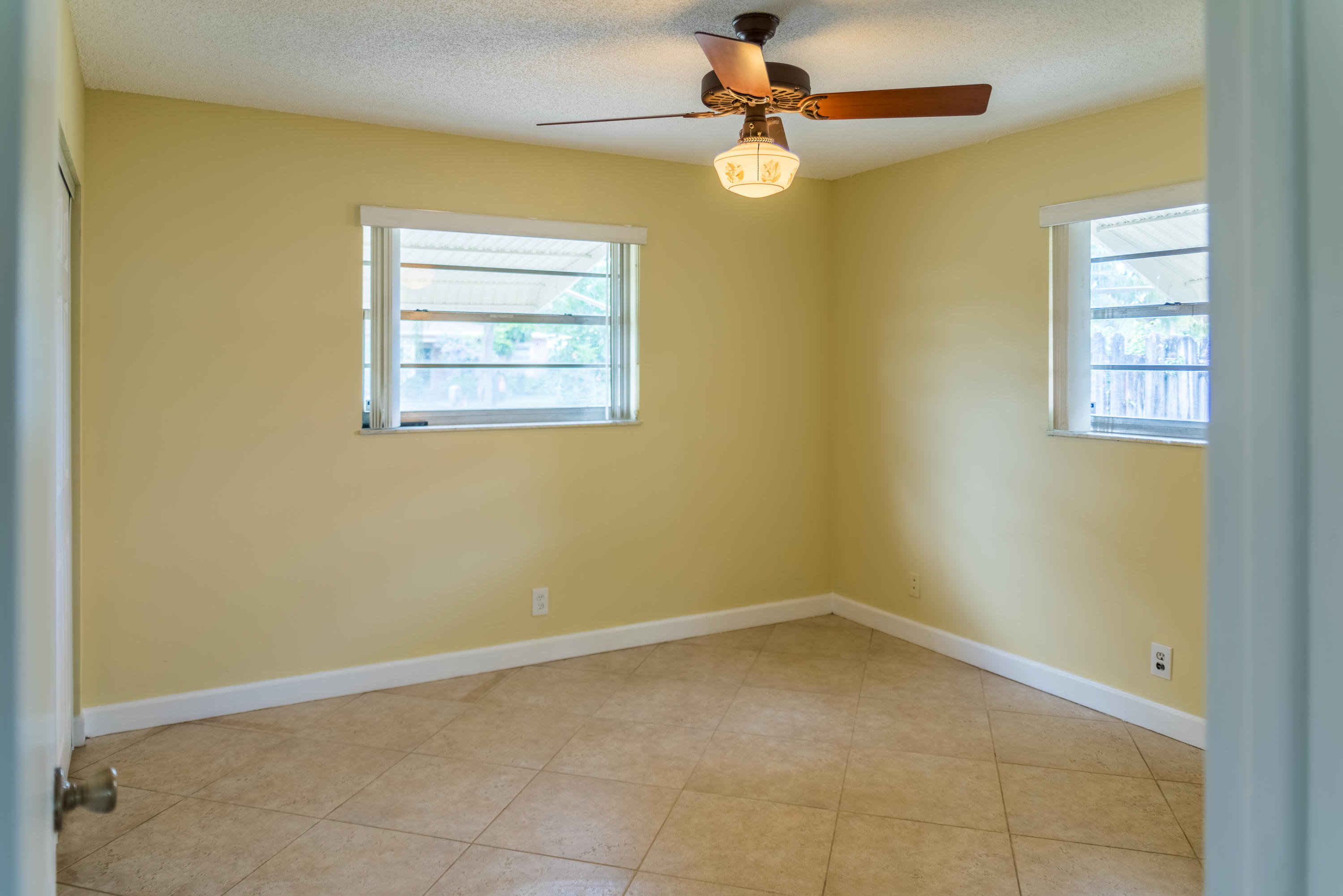 3210 Riley Avenue Palm Springs, FL 33461 - Photo 9 of 19 _DSC0064-HDR