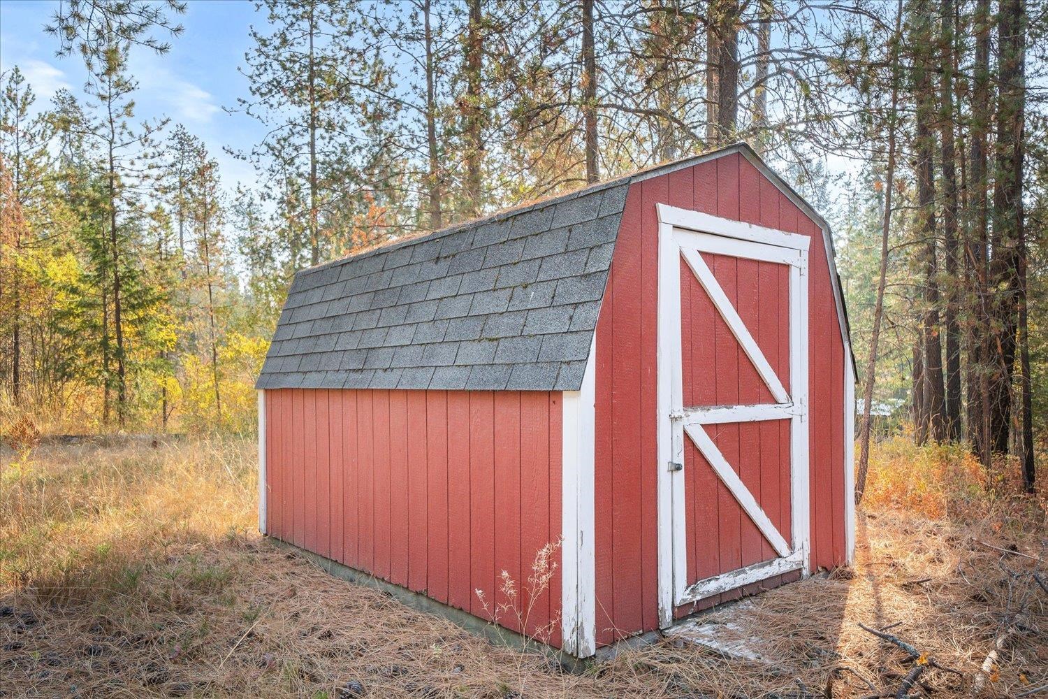 11224 East Whispering Pines Road Elk, WA 99009 - Photo 39 of 48