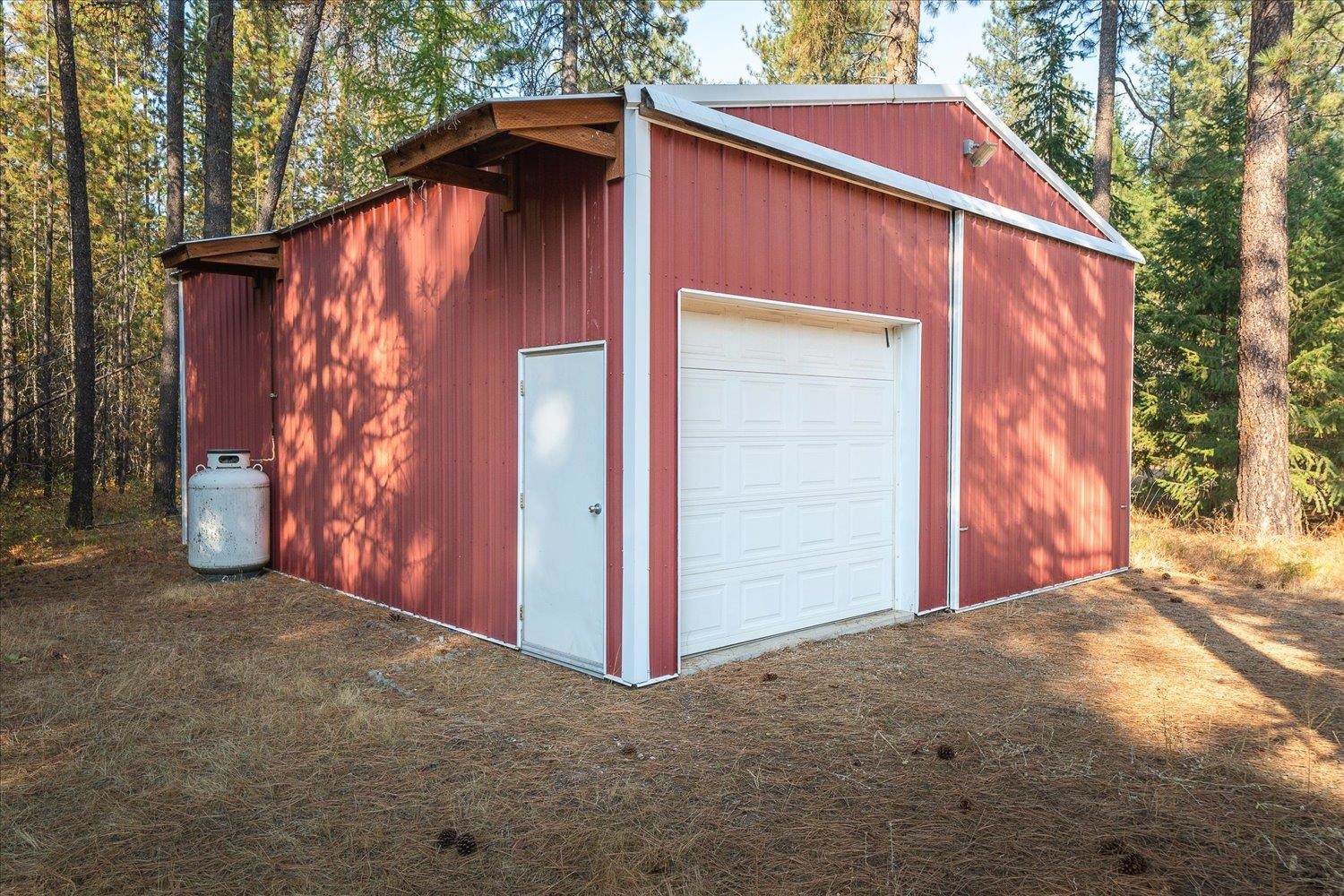 11224 East Whispering Pines Road Elk, WA 99009 - Photo 40 of 48