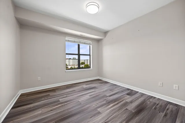 $289,500 | 1155 Ford Road, Unit 513, St. Louis Park, MN 55426