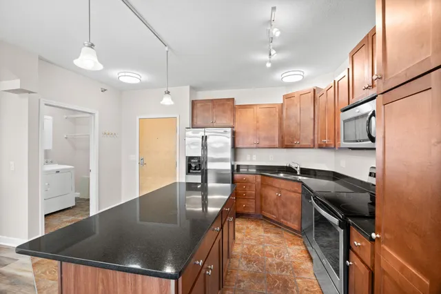 $289,500 | 1155 Ford Road, Unit 513, St. Louis Park, MN 55426