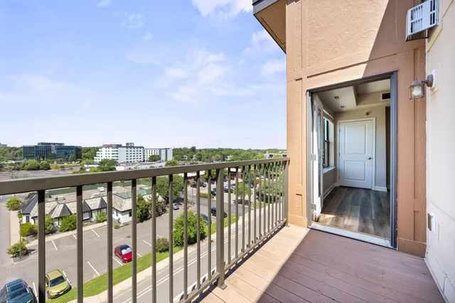 $289,500 | 1155 Ford Road, Unit 513, St. Louis Park, MN 55426