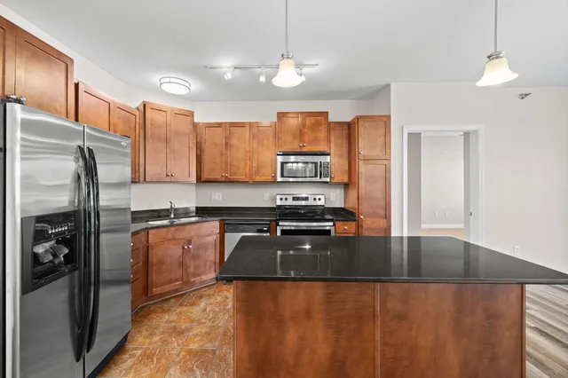 $289,500 | 1155 Ford Road, Unit 513, St. Louis Park, MN 55426