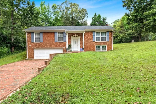 $299,900 | 3890 Whitehaven Road, Winston-Salem, NC 27106
