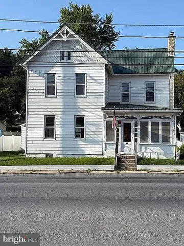 a view of a house with a yard and plants