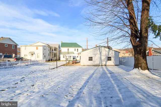 a view of a house with a yard and tree