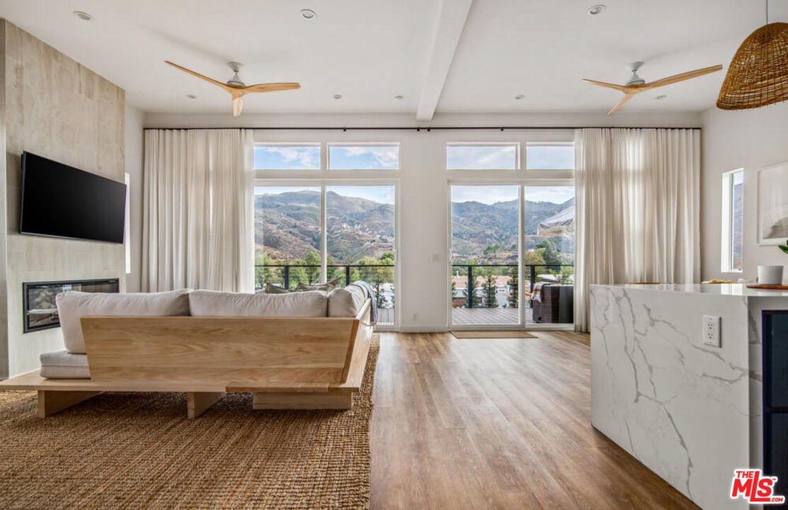 4111 Maguire Drive Malibu, CA 90265 - Photo 12 of 15