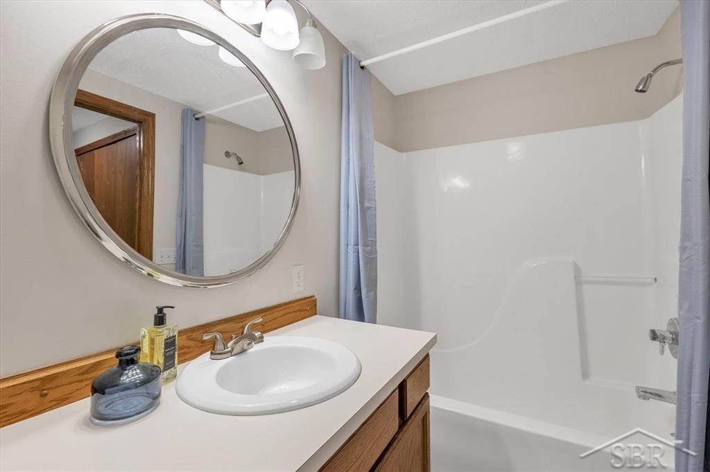 5114 Raintree Drive Midland, MI 48640 - Photo 22 of 26 50048901-21.JPG