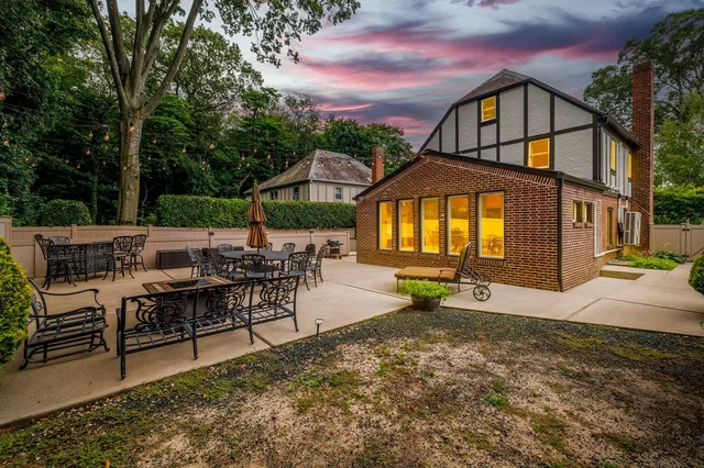 a view of a house with backyard and sitting area