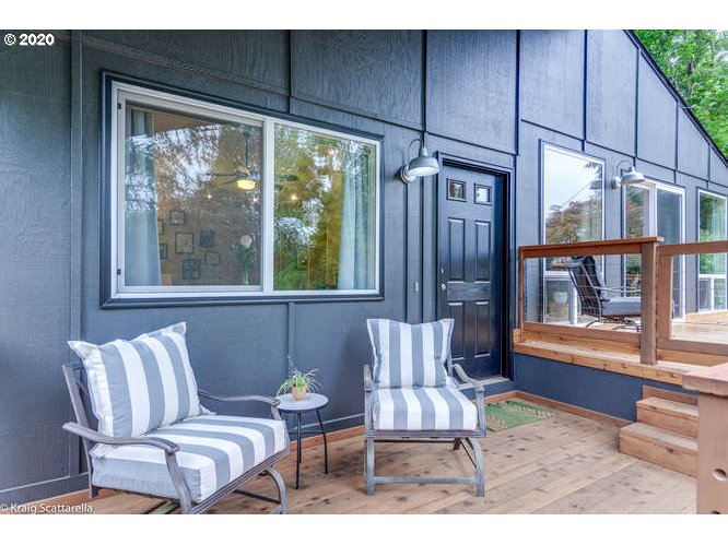 5332 Southwest Baird Street Portland, OR 97219 - Photo 3 of 32 Gallery Image 3