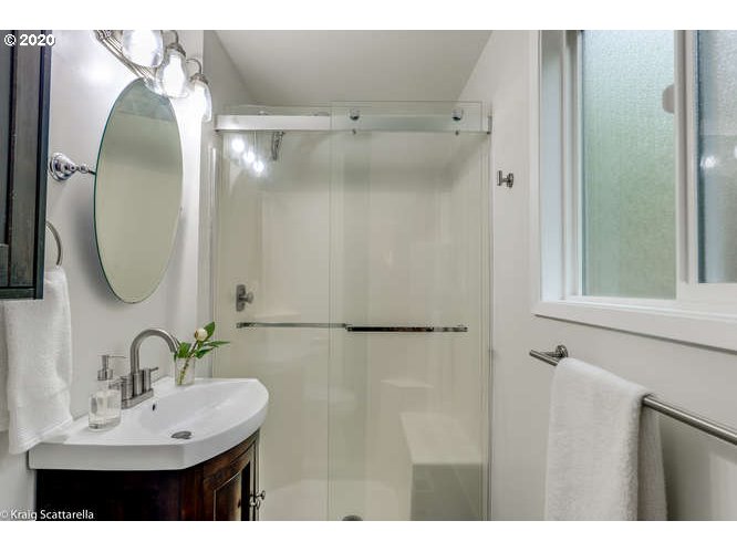 5332 Southwest Baird Street Portland, OR 97219 - Photo 21 of 32 Gallery Image 21