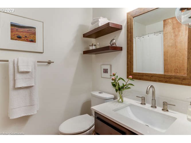 5332 Southwest Baird Street Portland, OR 97219 - Photo 24 of 32 Gallery Image 24
