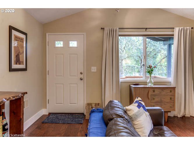 5332 Southwest Baird Street Portland, OR 97219 - Photo 4 of 32 Gallery Image 4