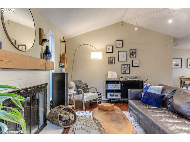 5332 Southwest Baird Street Portland, OR 97219 - Photo 5 of 32 Gallery Image 5