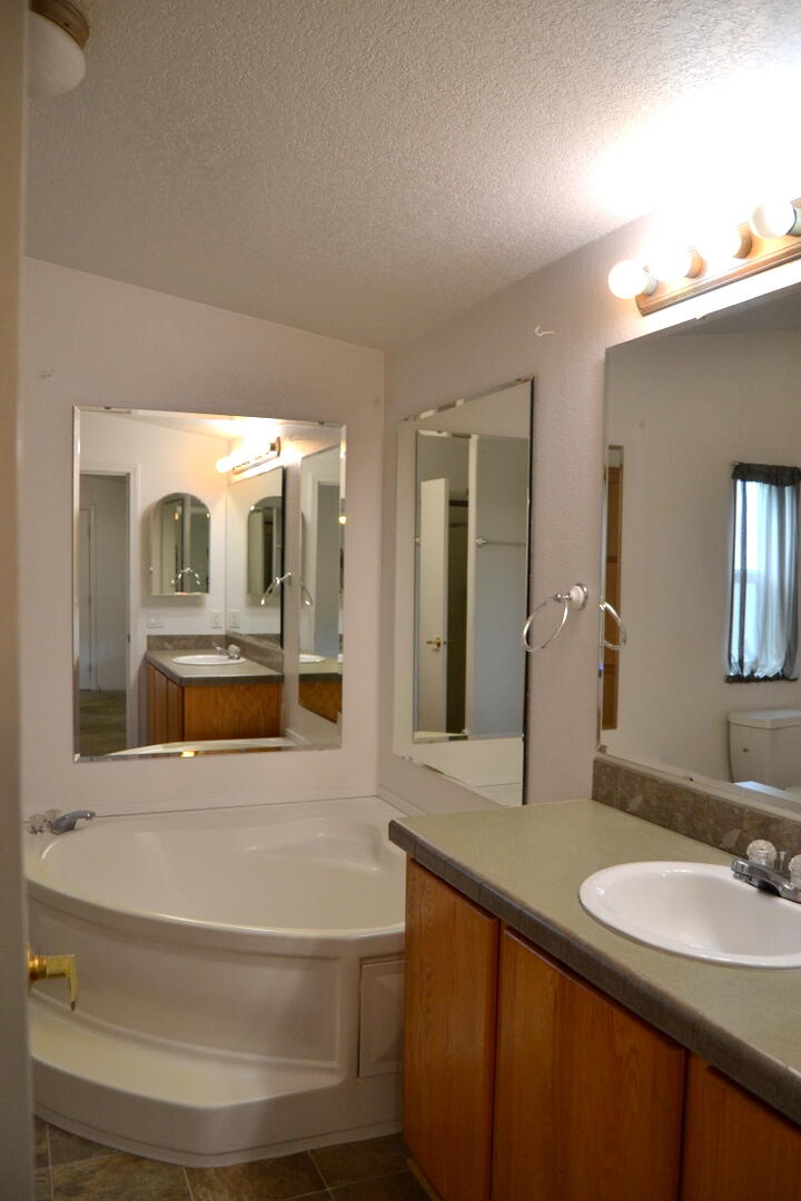 965 Galice Road, Unit 11 Merlin, OR 97532 - Photo 23 of 40 DSC_5993