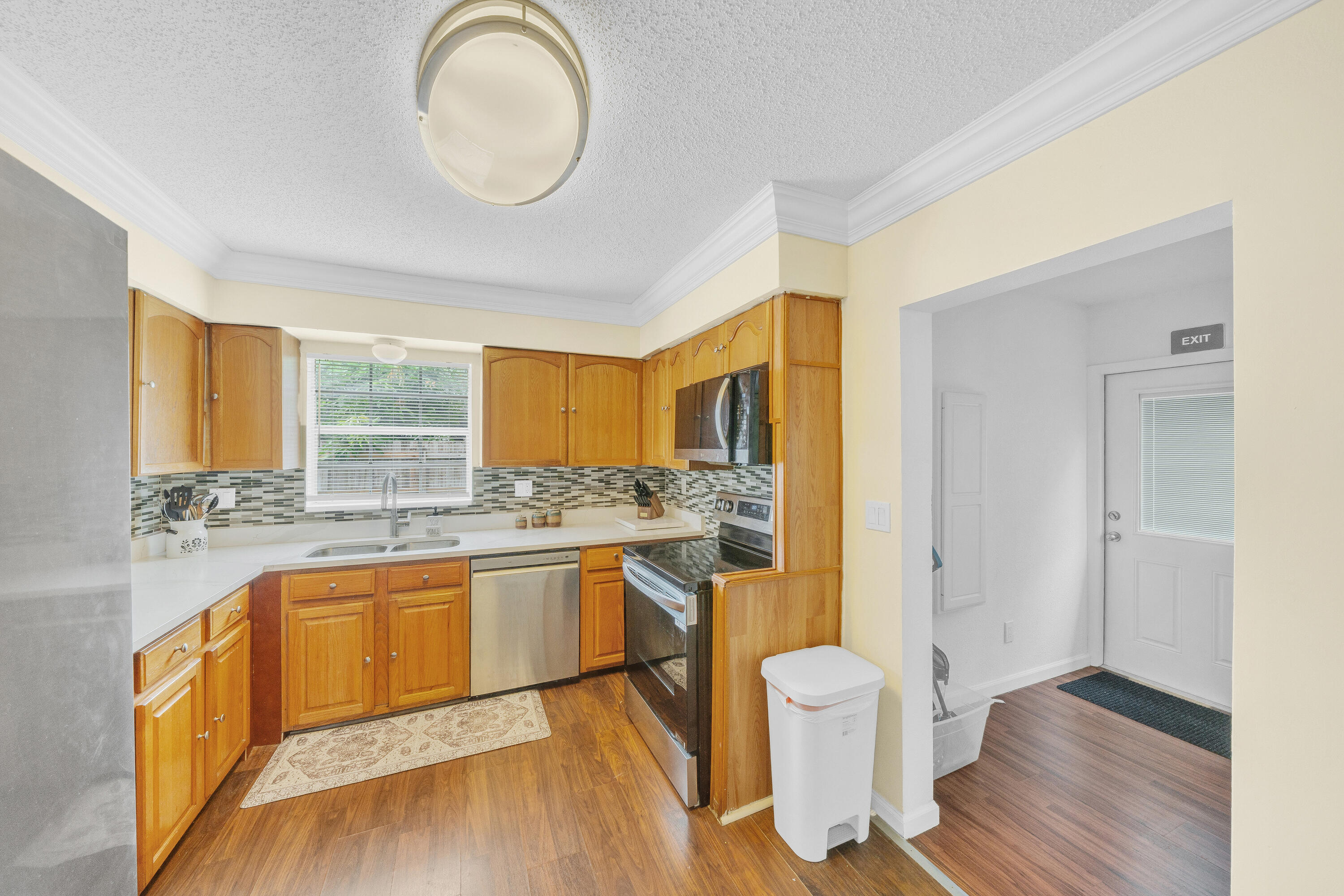 1350 Riverside Circle, Unit 1 Wellington, FL 33414 - Photo 10 of 43 7 Kitchen (2)