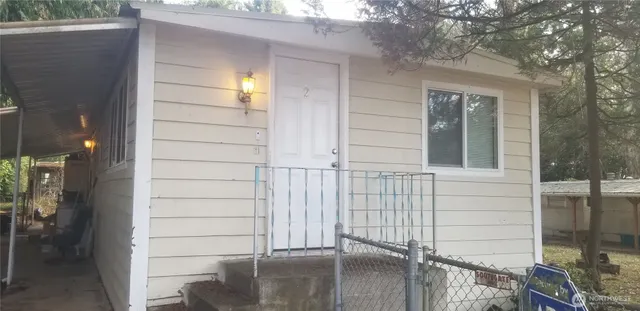 a view of a back yard of the house