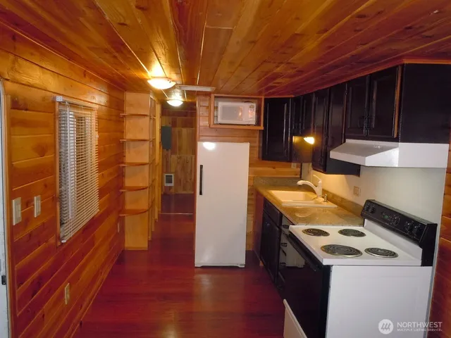 a view of walk in closet