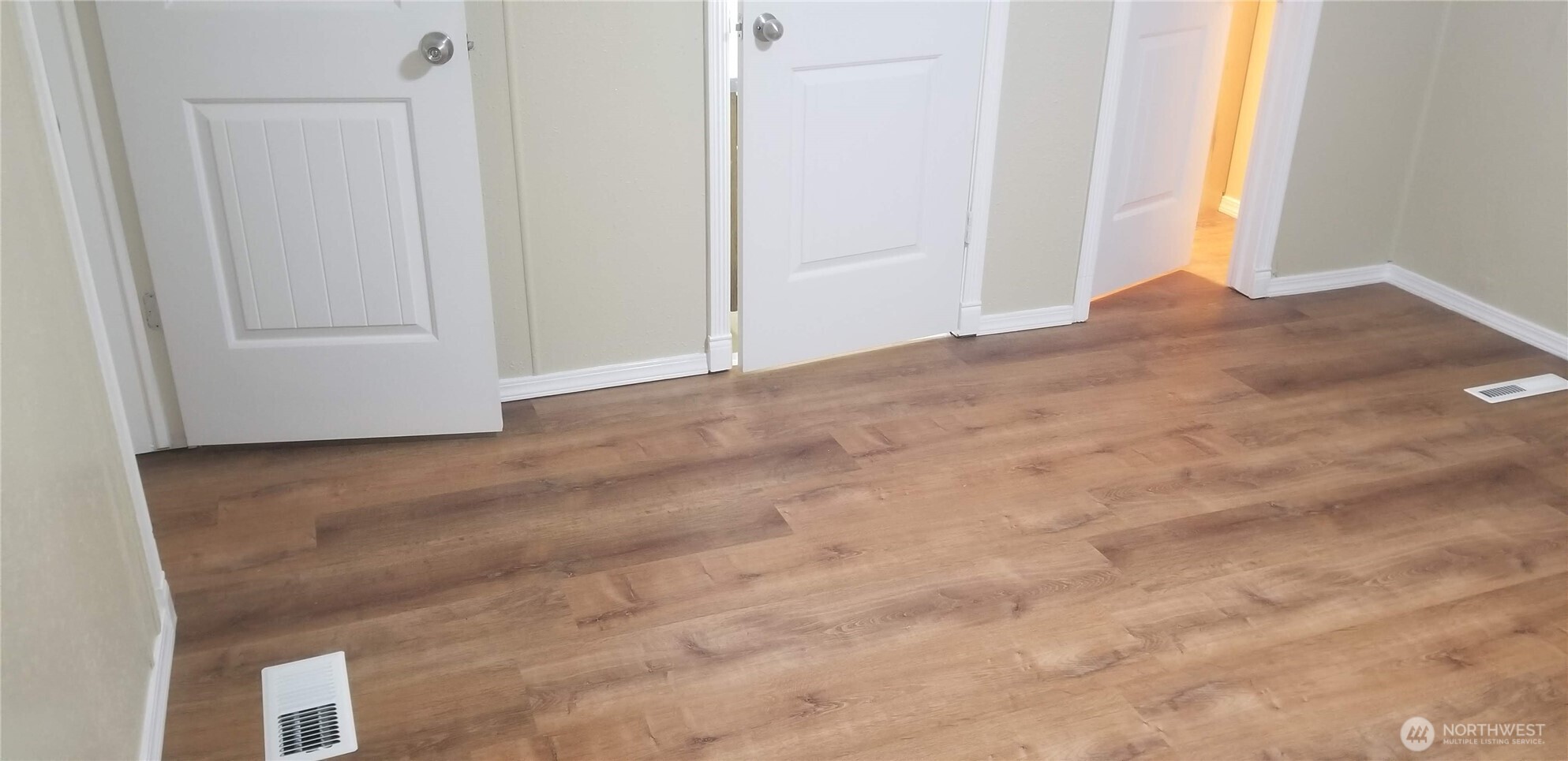 334 Devoe Street Northeast Olympia, WA 98506 - Photo 9 of 29 a view of empty room with window