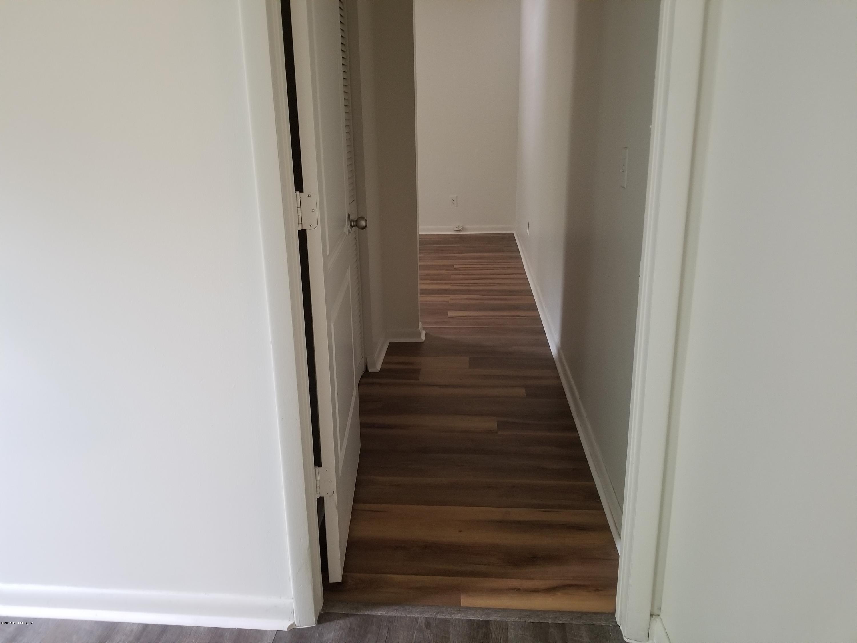 2434 Evernia Road Jacksonville, FL 32211 - Photo 14 of 29 Hallway to MBR
