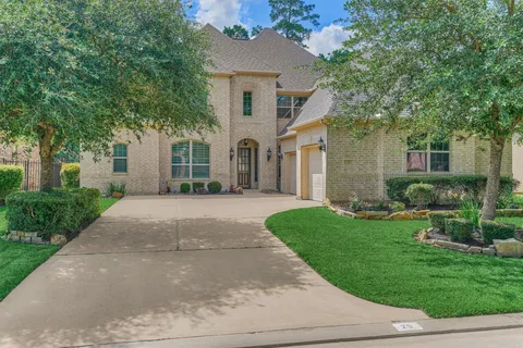 $819,000 | 25 Red Moon Place, The Woodlands, TX 77375