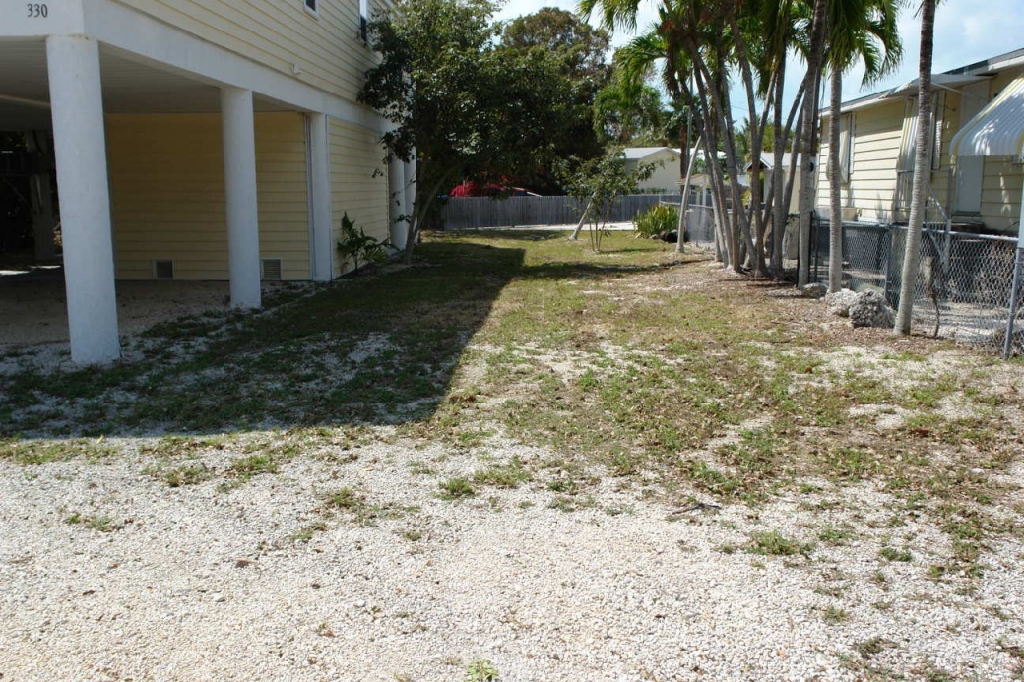 330 Vaca Road Key Largo, FL 33037 - Photo 14 of 14 Yard Side