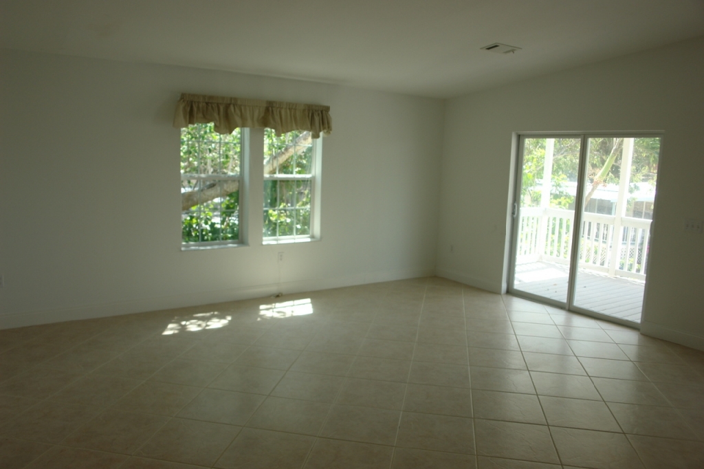 330 Vaca Road Key Largo, FL 33037 - Photo 4 of 14 Living/Dining