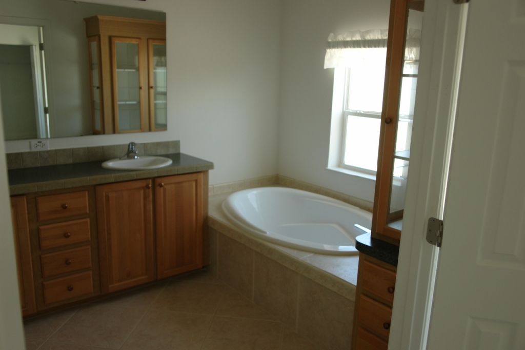 330 Vaca Road Key Largo, FL 33037 - Photo 7 of 14 Master Bathroom