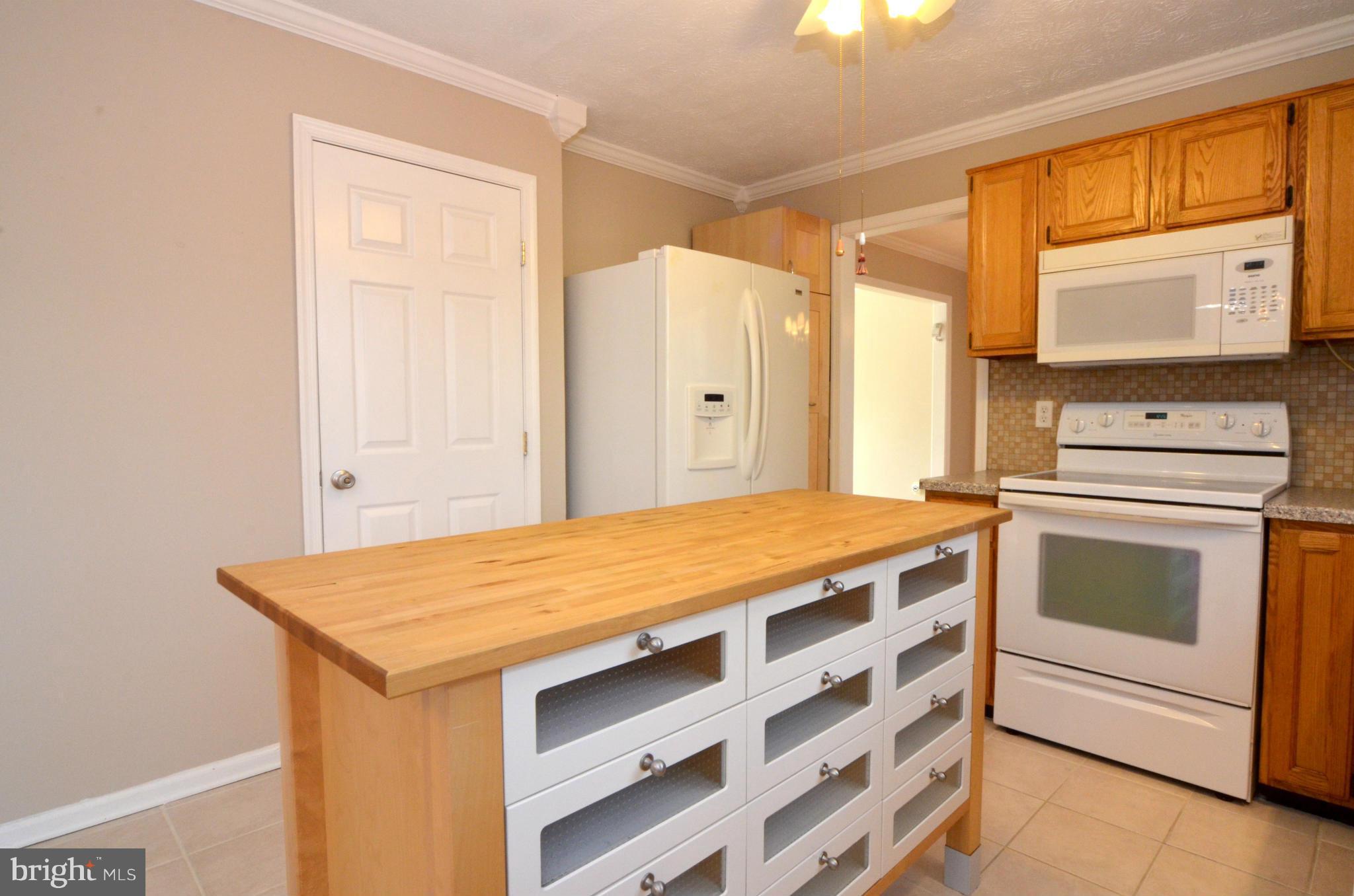 8301 Triple Crown Road Bowie, MD 20715 - Photo 2 of 30 Kitchen