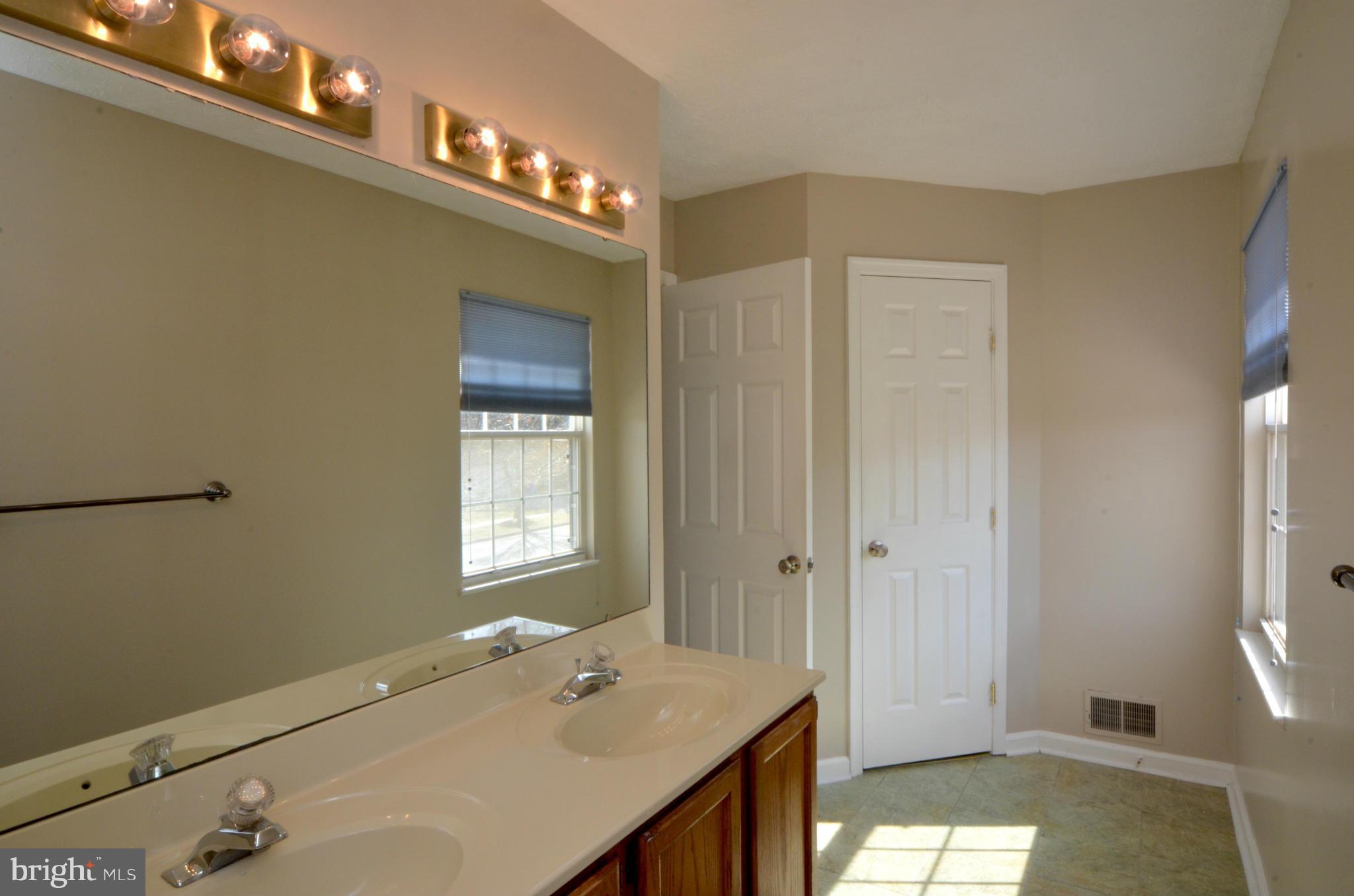 8301 Triple Crown Road Bowie, MD 20715 - Photo 17 of 30 Bath (Master)